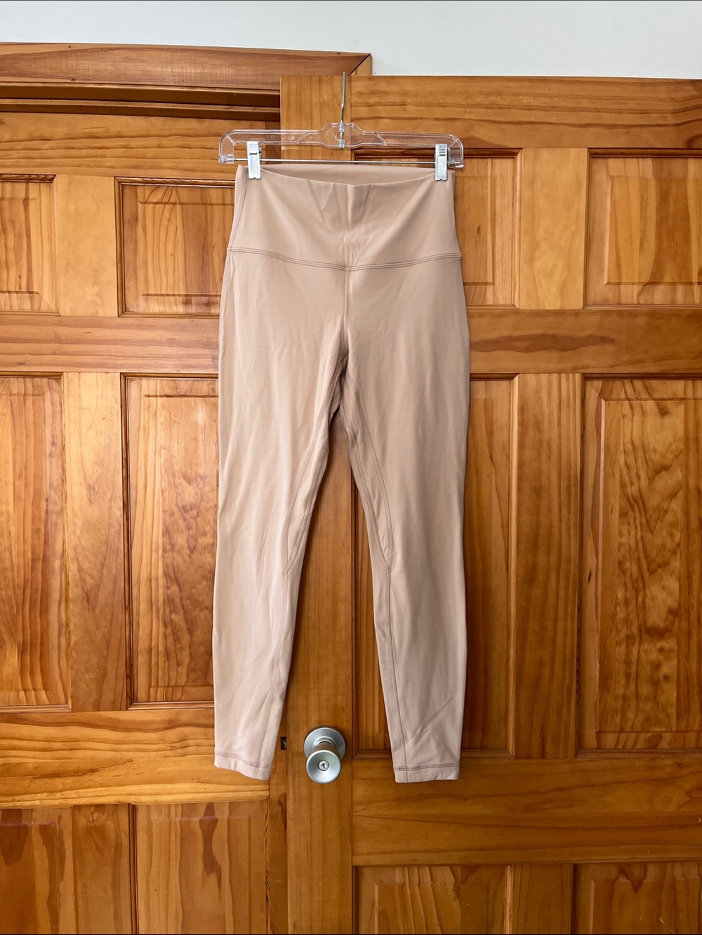 Lululemon High-Waist Leggings in light beige